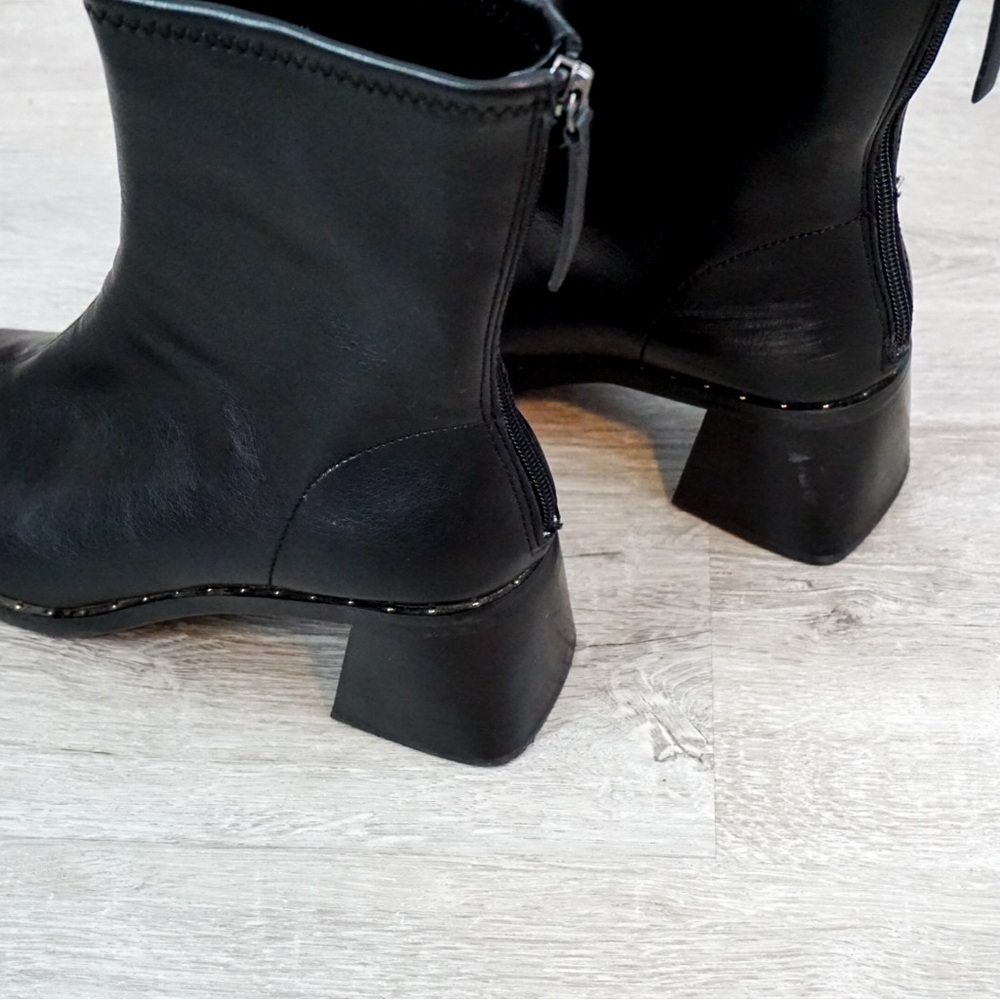 Black Heeled Boots with Glossy Leather and Block Heel